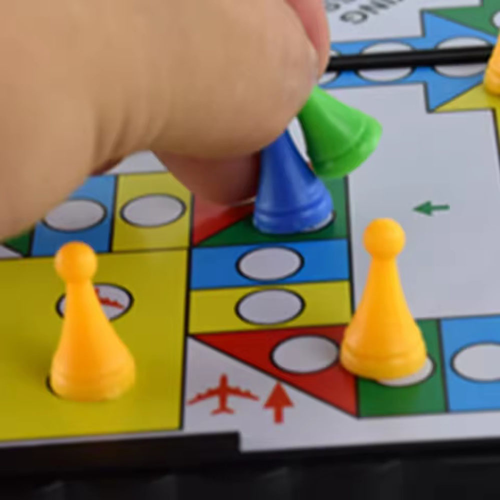 Foldable magnetic flying chess - Board Game Quacks review and price