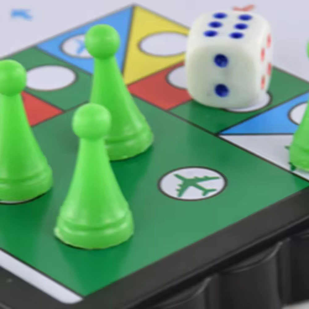 Foldable magnetic flying chess - Board Game Quacks review and price